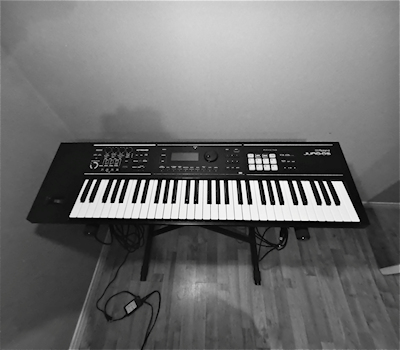 Roland Juno DS61 Synthesizer